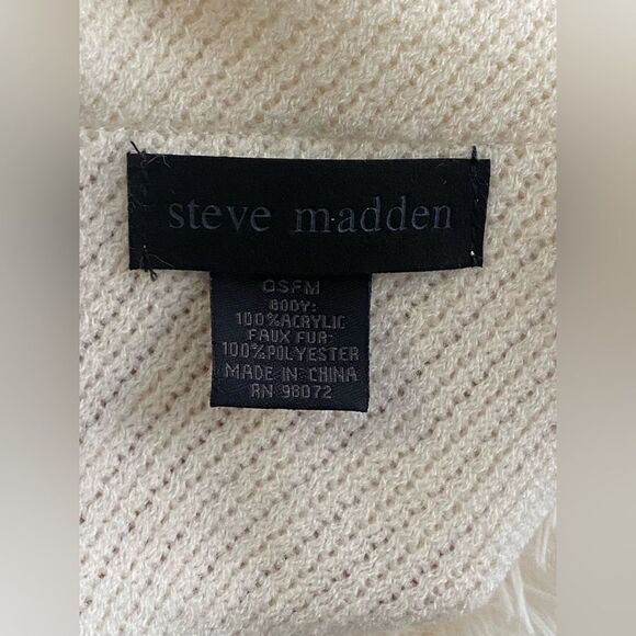 Steve Madden OS Faux Fur Collar Poncho Sweater Knit Beige light cream cape - Picture 3 of 8